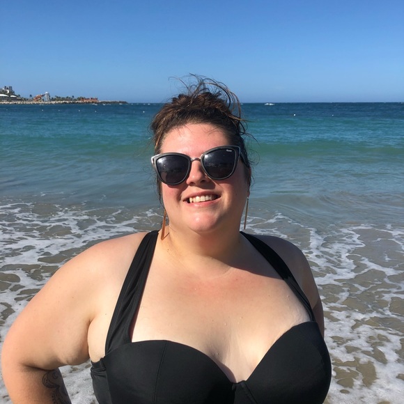 Meet your Posher, Erin - Picture 3 of 3